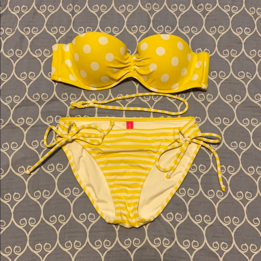 Yellow polka dot bikini 👙